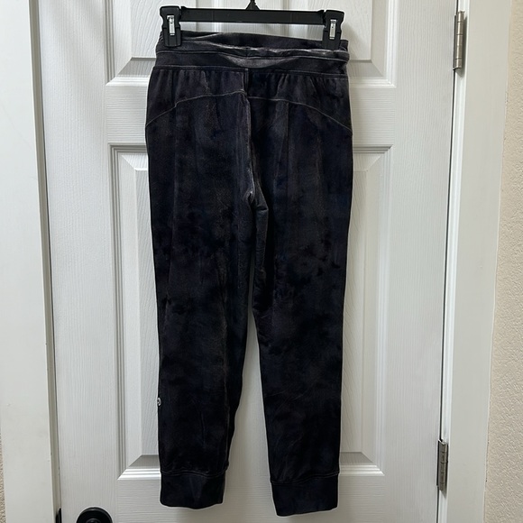 LIKE NEW! Lululemon Ready to Crush High-Rise Jogger Crop - Picture 12 of 16